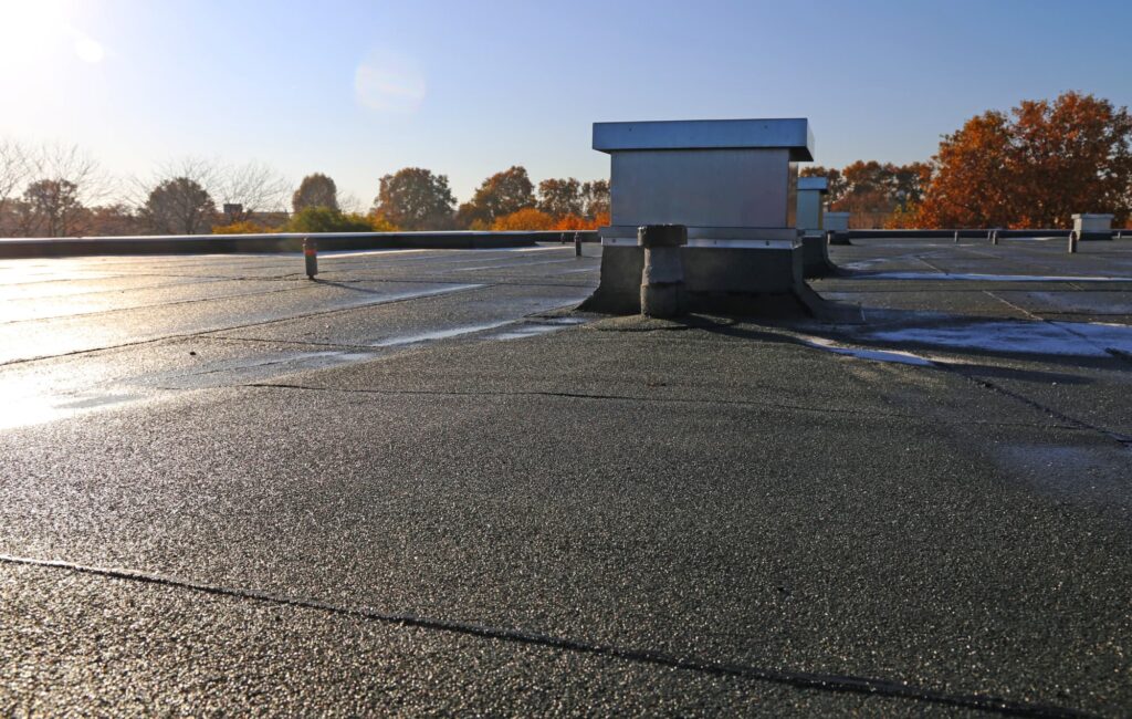 Flat roof cleaning and maintenance