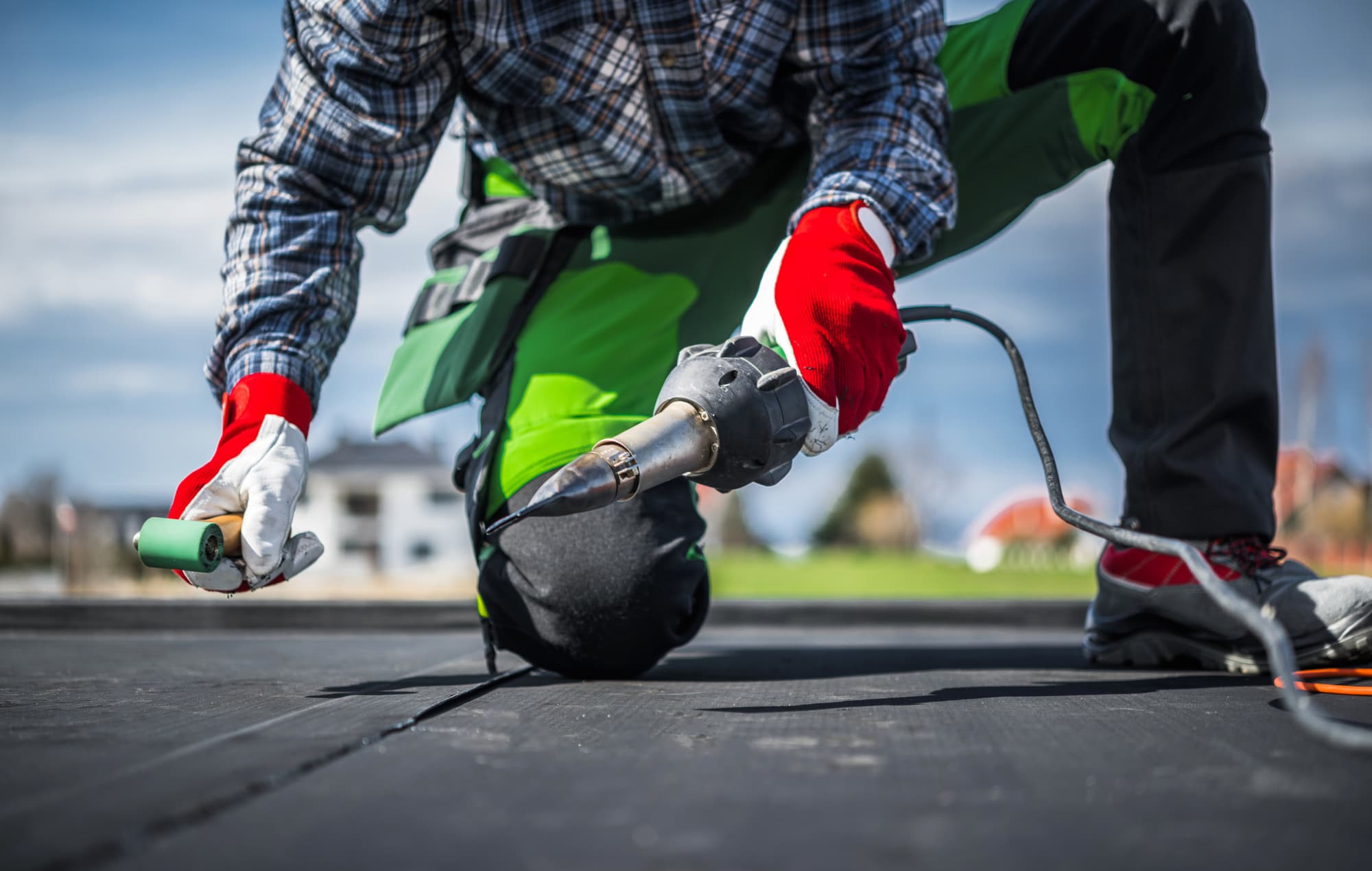 Fixing of leaks in rubber roofs